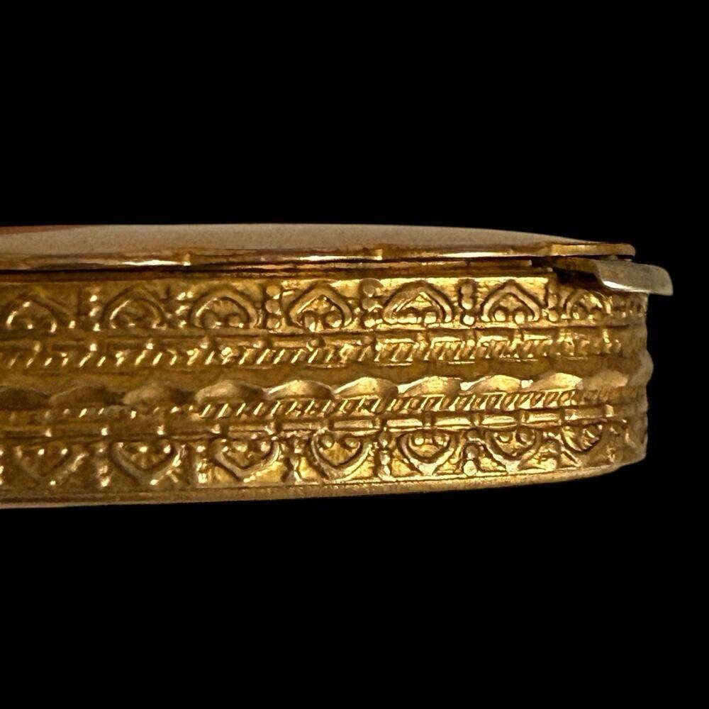 Vintage La Mode Compact Mirror Gold Tone Floral Heart Scalloped Vanity - Picture 7 of 9